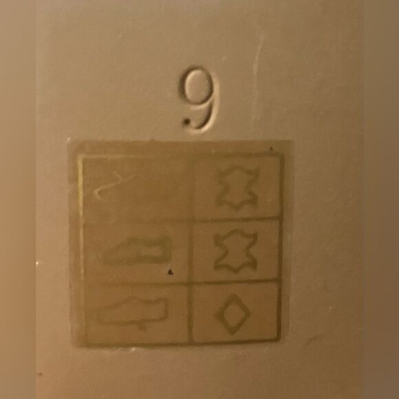 Madewell Chelsea women’s black suede heeled pull on ankle boots. Size 9 - Picture 8 of 8